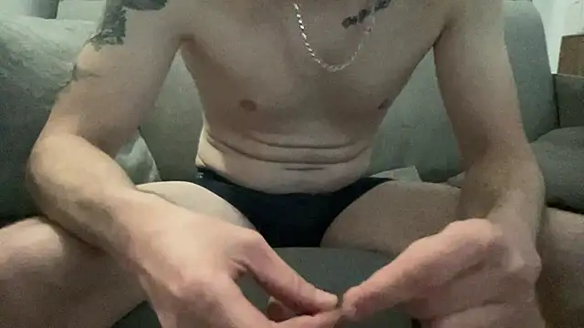 lechouilleur44 online show from April 2026 02:12:01 PM