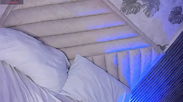 Snapshot of SarahRizof chatting on February 2026 05:19:01 AM SarahRizof online show from February 2026 05:19:01 AM