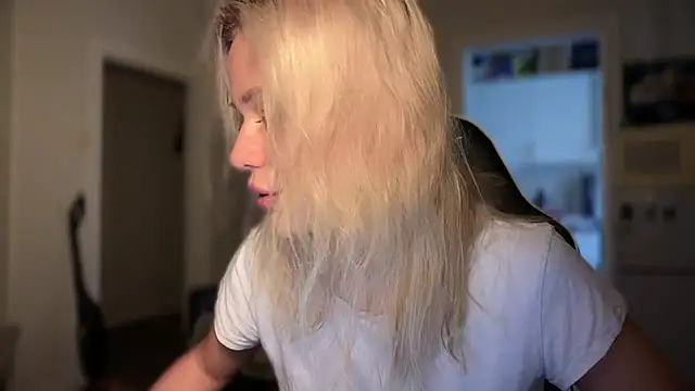 Leylia Lily online show from March 2026 09:39:02 AM