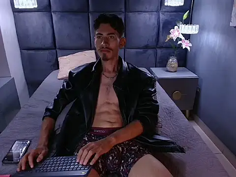 skinny jean  online show from May 2026 02:03:01 PM