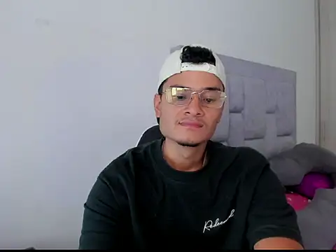 Snapshot of FredericSloan chatting on February 2026 08:51:01 PM FredericSloan online show from February 2026 08:51:01 PM