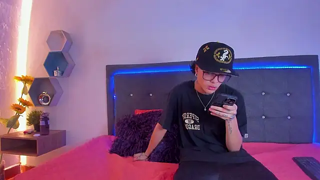 Snapshot of Ale_cuzz chatting on February 2026 02:27:01 PM Ale cuzz online show from February 2026 02:27:01 PM