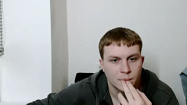 Snapshot of MrHeat_ chatting on February 2026 07:04:01 PM MrHeat online show from February 2026 07:04:01 PM