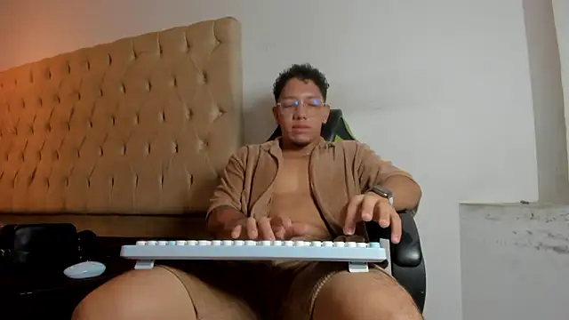 MaxSeduce23 online show from February 2026 01:11:01 PM