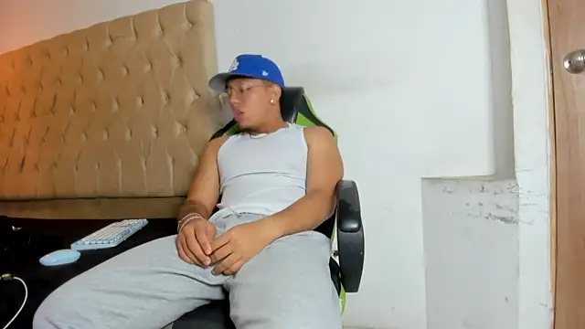 MaxSeduce23 online show from February 2026 01:20:01 PM