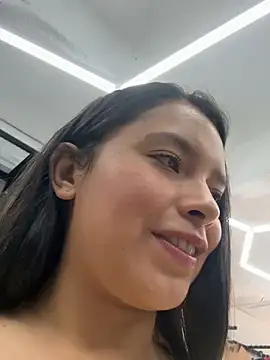 Miss Bella Flame online show from April 2026 04:40:01 PM