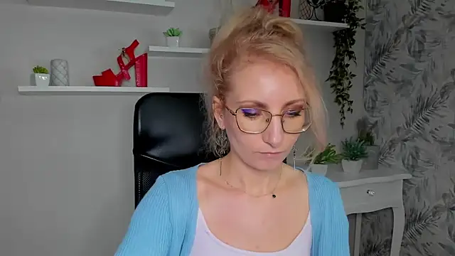 CinderellaMoon online show from March 2026 06:17:02 AM