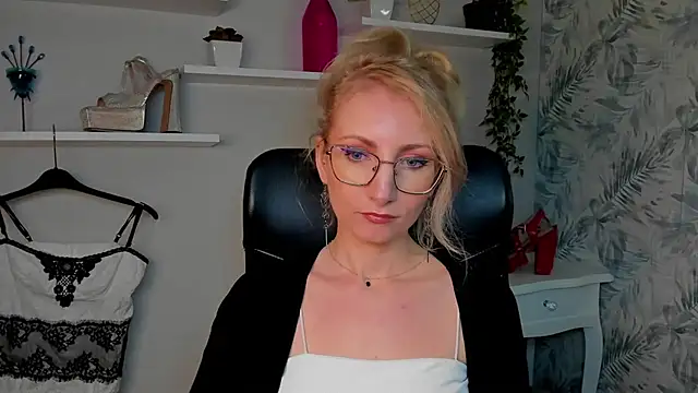 CinderellaMoon online show from March 2026 06:29:01 AM