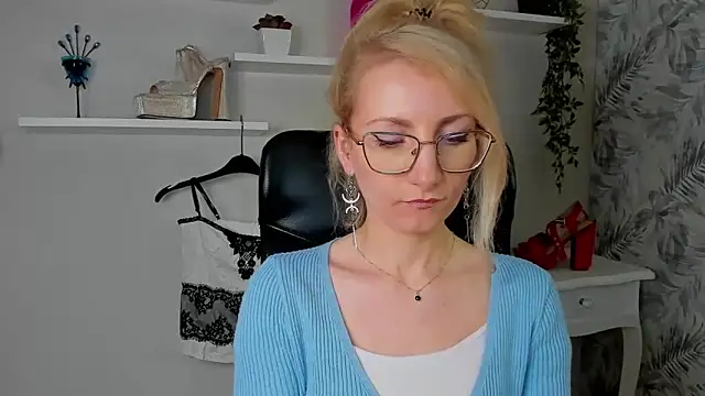 CinderellaMoon online show from March 2026 05:30:02 AM