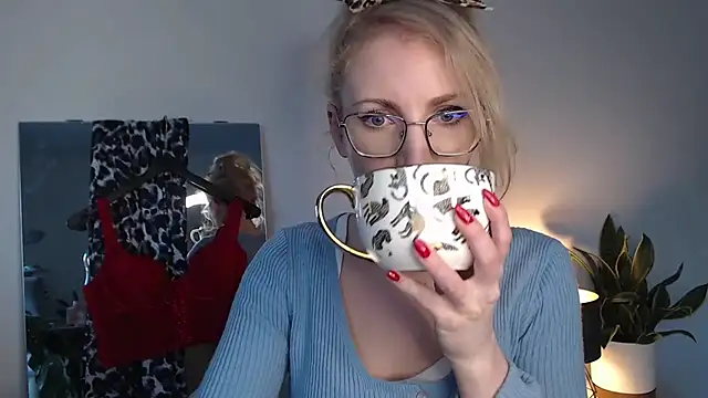 CinderellaMoon online show from April 2026 05:27:02 AM