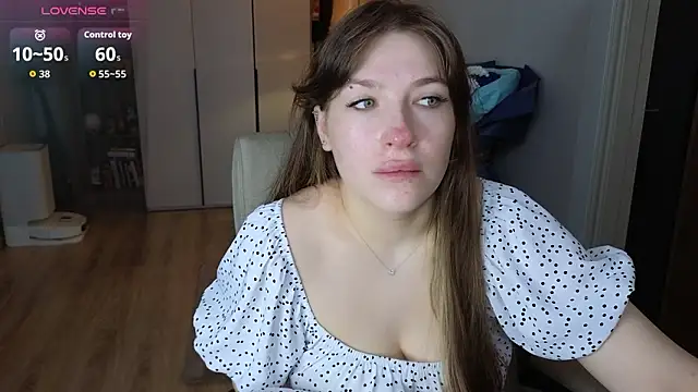 Snapshot of HennessyA chatting on February 2026 05:04:01 AM HennessyA online show from February 2026 05:04:01 AM