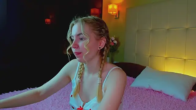 Linda  Bloom online show from April 2026 01:11:01 AM