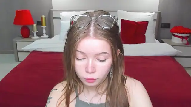 Snapshot of Violetta__Dreams chatting on April 2026 11:24:01 AM Violetta Dreams online show from April 2026 11:24:01 AM