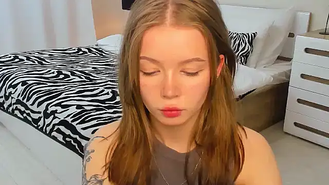 Snapshot of Violetta__Dreams chatting on May 2026 11:15:01 AM Violetta Dreams online show from May 2026 11:15:01 AM