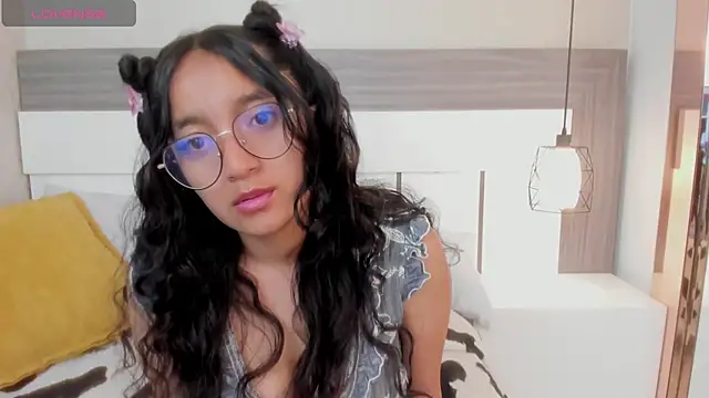 Snapshot of Emilyblussh chatting on February 2026 06:50:02 PM Emilyblussh online show from February 2026 06:50:02 PM