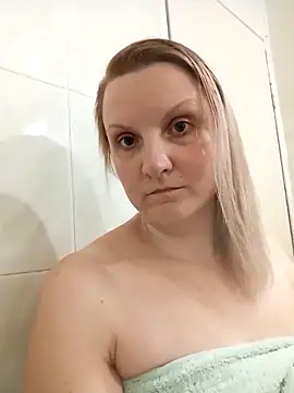 SusanGold9211 online show from March 2026 07:28:01 PM