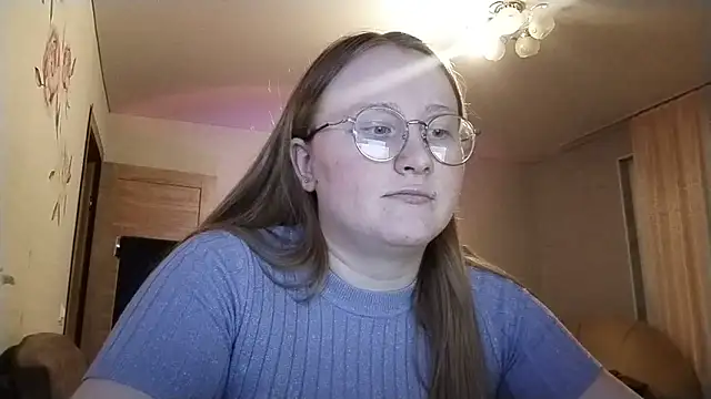 AnikaLipps online show from April 2026 11:21:02 PM