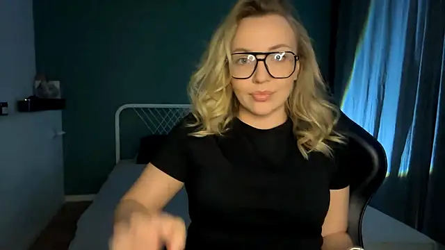 Miabby3 online show from February 2026 06:41:01 PM