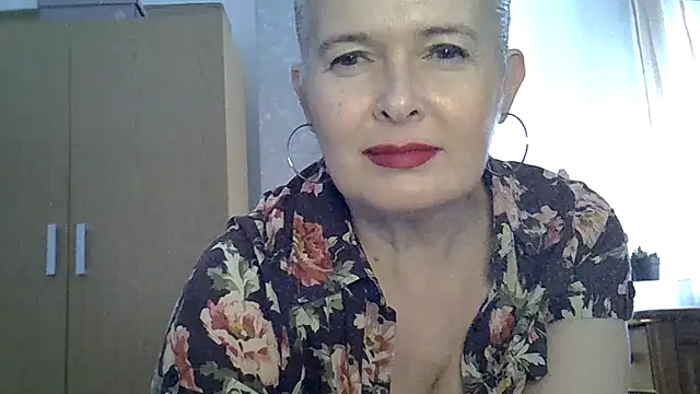 Snapshot of Laura-Parker chatting on April 2026 01:48:02 PM Laura-Parker online show from April 2026 01:48:02 PM