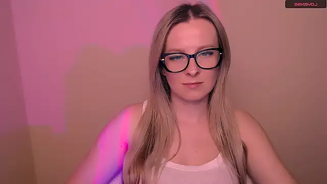 Snapshot of AnnePeach chatting on March 2026 05:52:01 PM AnnePeach online show from March 2026 05:52:01 PM