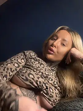 Snapshot of Summerwestt chatting on March 2026 08:33:01 PM Summerwestt online show from March 2026 08:33:01 PM