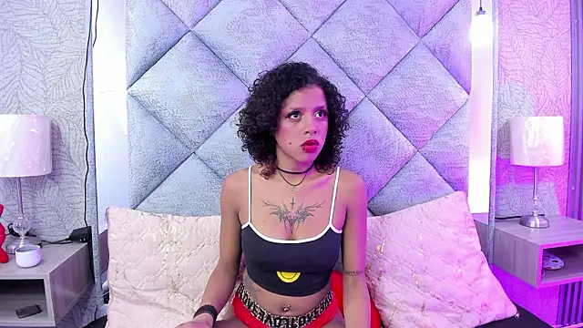 Snapshot of Lunakellerr chatting on February 2026 11:41:01 AM Lunakellerr online show from February 2026 11:41:01 AM