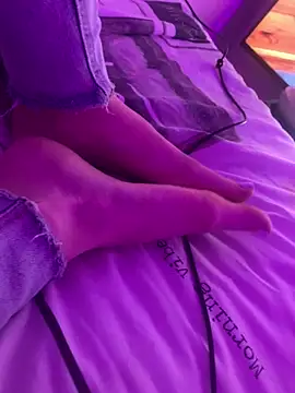 Snapshot of UncasingScrap chatting on February 2026 11:45:01 PM UncasingScrap online show from February 2026 11:45:01 PM