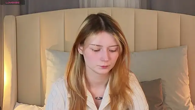 AlyssFrost online show from April 2026 02:14:01 AM