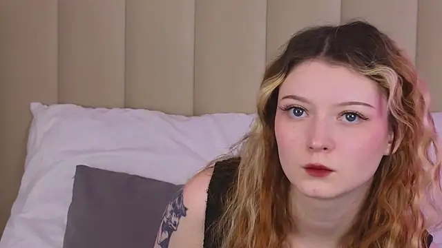 Snapshot of AlyssFrost chatting on June 2026 03:31:01 AM AlyssFrost online show from June 2026 03:31:01 AM