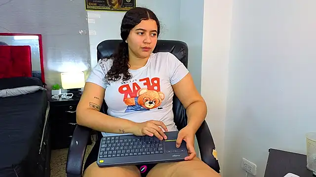 goodgirlxxl online show from June 2026 06:40:01 AM