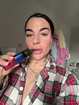 Darkfantisyx online show from May 2026 12:32:01 PM