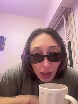 Snapshot of FrutillitaXX chatting on February 2026 06:31:01 AM FrutillitaXX online show from February 2026 06:31:01 AM