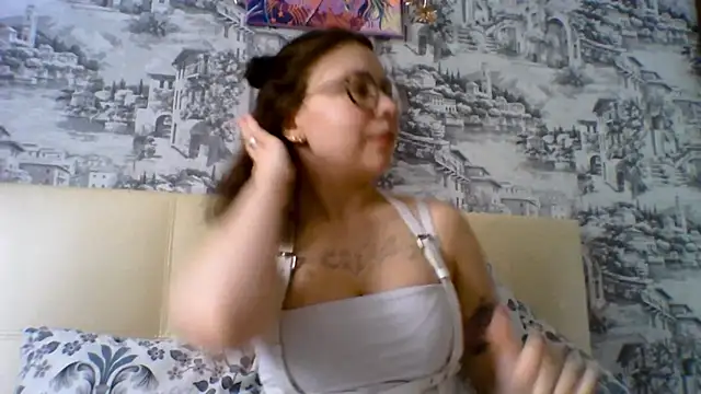 Snapshot of AwryNeon chatting on February 2026 06:02:01 AM AwryNeon online show from February 2026 06:02:01 AM