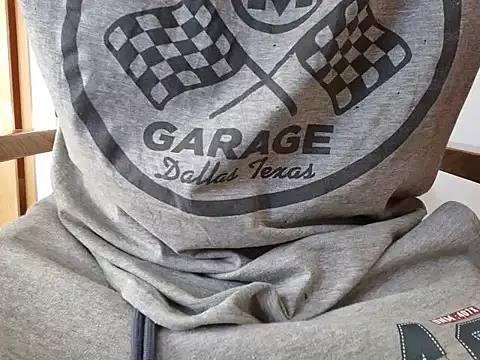 Snapshot of RetroWorth01 chatting on March 2026 08:38:01 AM RetroWorth01 online show from March 2026 08:38:01 AM