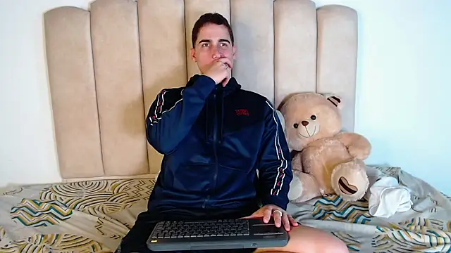 ryanlevi1 online show from February 2026 12:14:01 PM