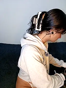 Lili  Clan online show from March 2026 08:15:01 PM