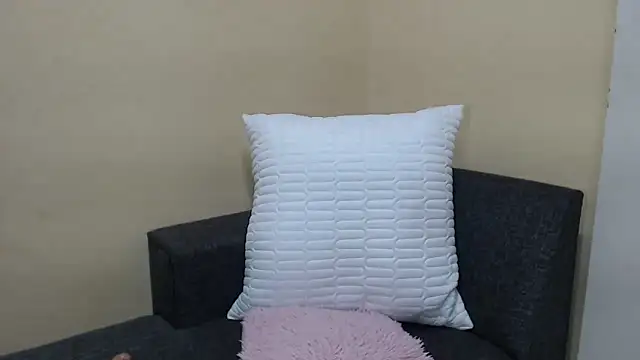 HornyLilHoney online show from April 2026 07:18:01 PM