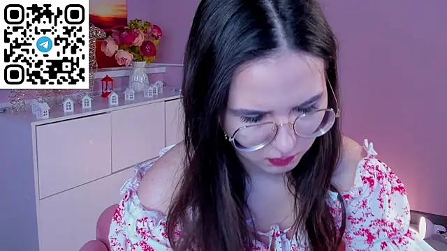 Snapshot of leylamirage chatting on February 2026 12:39:02 PM leylamirage online show from February 2026 12:39:02 PM