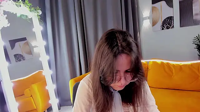 leylamirage online show from April 2026 01:00:02 PM