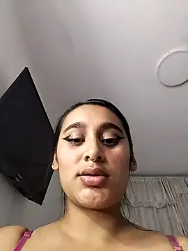 Snapshot of amira_moon18 chatting on February 2026 06:26:01 AM amira moon18 online show from February 2026 06:26:01 AM