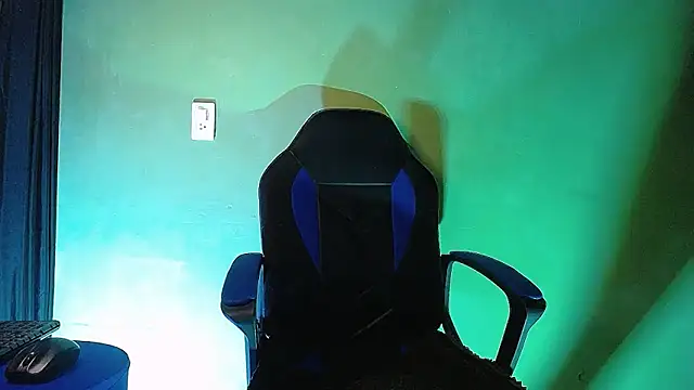 Snapshot of Uriel_Ray_ chatting on February 2026 10:41:02 PM Uriel Ray online show from February 2026 10:41:02 PM