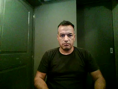 Snapshot of Valenthe26 chatting on February 2026 01:12:01 AM Valenthe26 online show from February 2026 01:12:01 AM