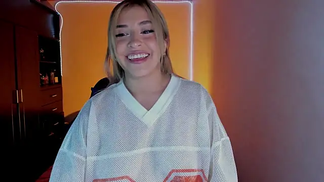 saradiazxxx online show from April 2026 08:15:02 AM