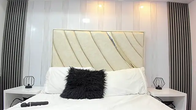 Snapshot of violetta_cutest_ chatting on February 2026 12:12:01 PM violetta cutest online show from February 2026 12:12:01 PM