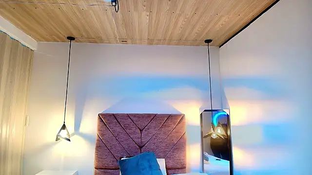 Sofi Blake   online show from February 2026 12:15:01 PM