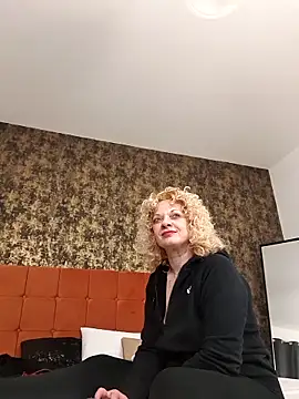 Snapshot of LaireeFelini chatting on March 2026 07:27:01 PM LaireeFelini online show from March 2026 07:27:01 PM