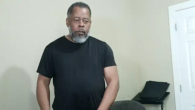 Snapshot of Cleozevo1961 chatting on April 2026 04:21:02 PM Cleozevo1961 online show from April 2026 04:21:02 PM