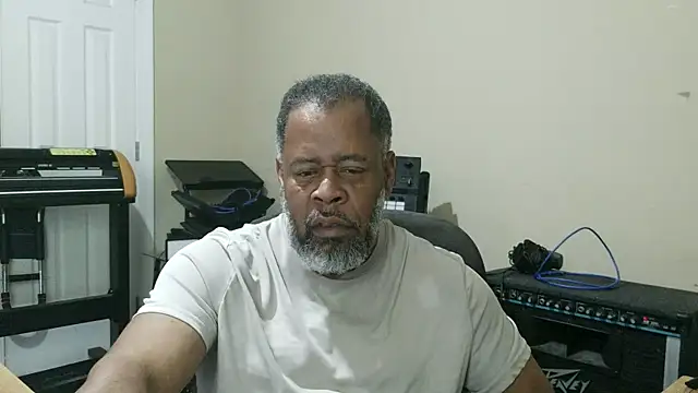 Snapshot of Cleozevo1961 chatting on April 2026 05:30:01 PM Cleozevo1961 online show from April 2026 05:30:01 PM