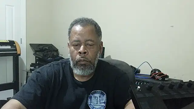 Snapshot of Cleozevo1961 chatting on May 2026 03:16:02 PM Cleozevo1961 online show from May 2026 03:16:02 PM