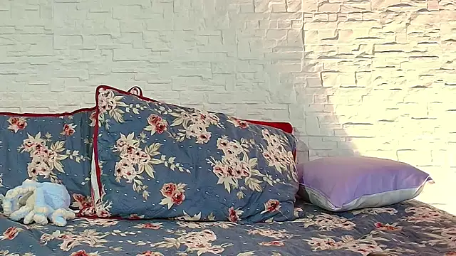 Eliassalvatore  online show from April 2026 12:28:01 AM